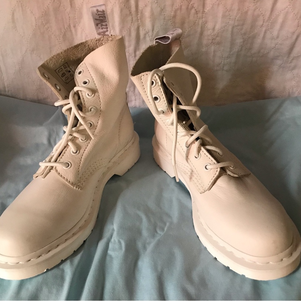 White Leather Women's Combat Boots - Brand Unspecified